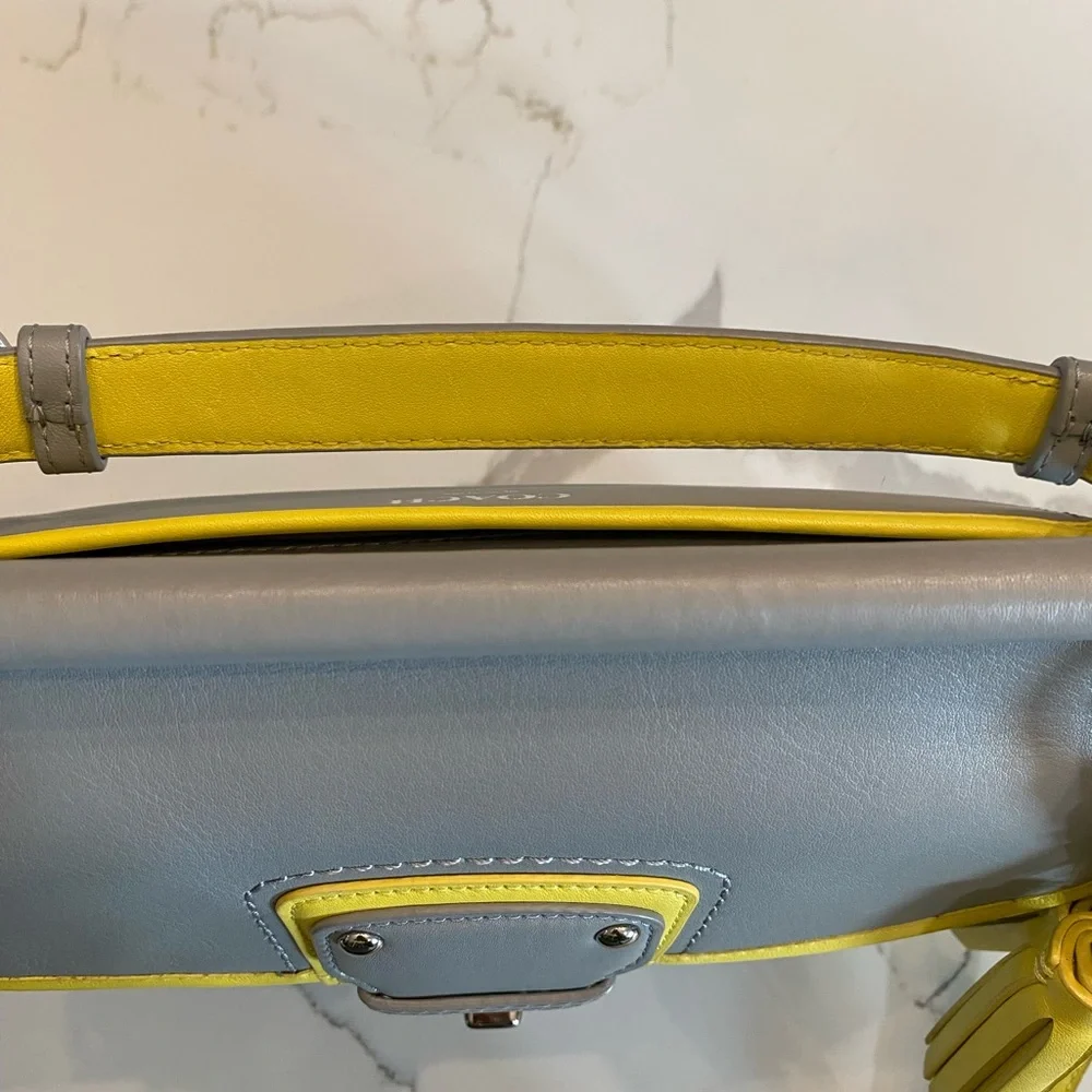 Coach "Legacy" crossbody - Picture 6 of 10